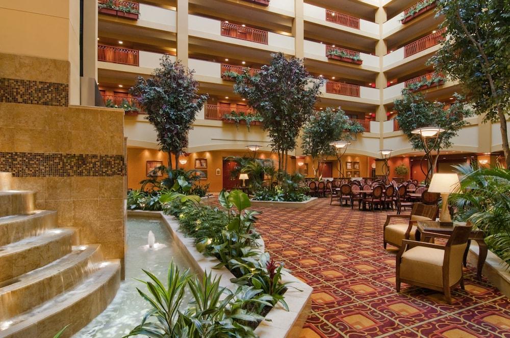 Embassy Suites By Hilton Hampton Convention Center Exterior foto